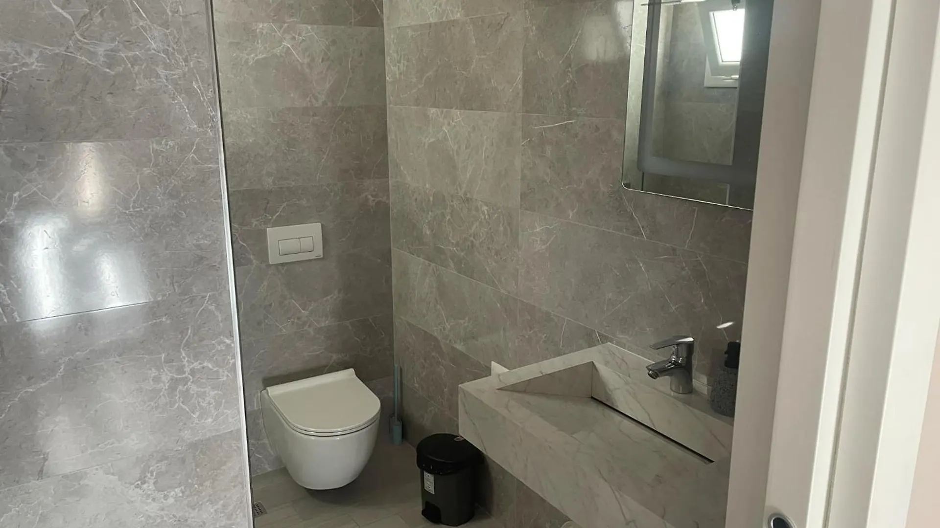 Meri Rooms Vlore Guest house